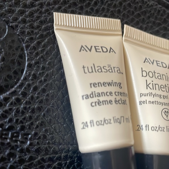 Beauty Junkees Cosmetic Pouch with 3 Aveda travel size products - Picture 4 of 7